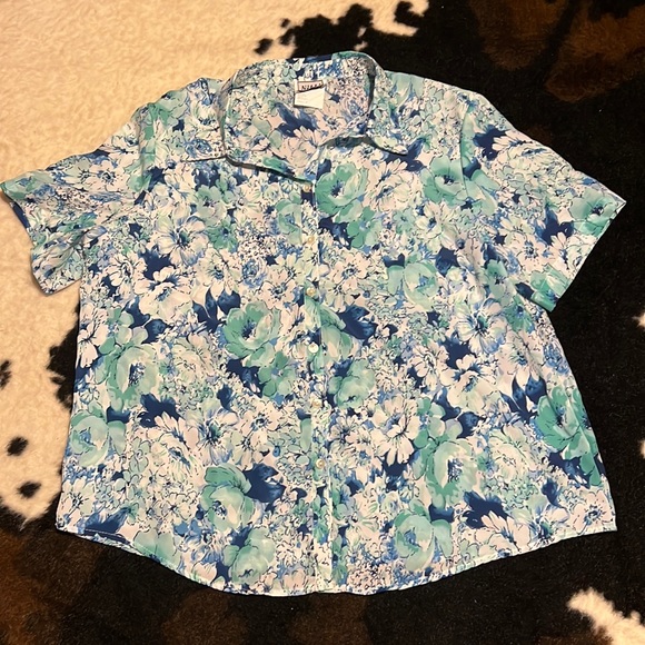 Nikki blue and green flower button down size XL - Picture 1 of 4